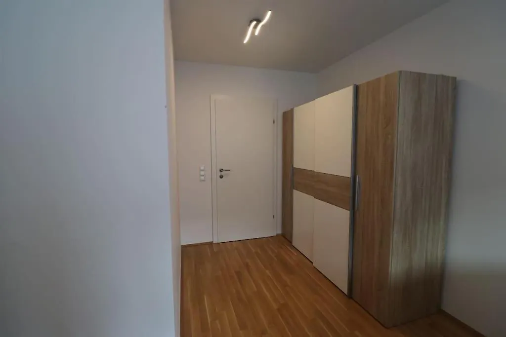 Ich Teile Mein Zuhause, Vienna 0*,