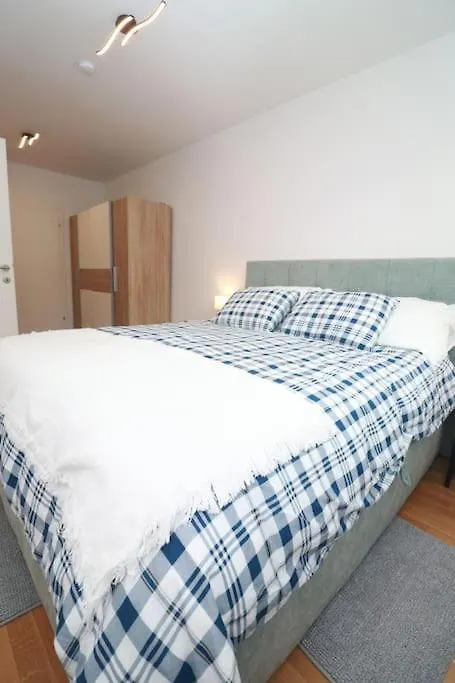 Ich Teile Mein Zuhause, Vienna
